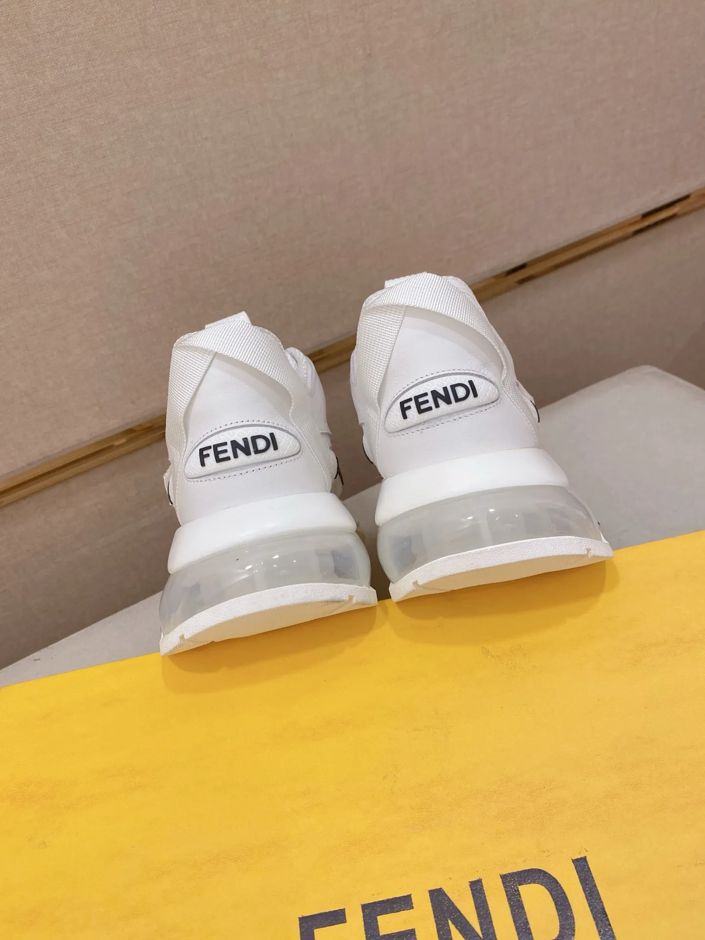 Men's shoes 💰 640💰 FENDI new model (Fendi) official website 1:1 copy 👊🏻Upper 🇮🇹Imported cowhide 🇩🇪Inside imported breathable mesh lining. The original outsole is molded to reflect the identity of every man, and the upper foot is elegant and stable🚶🏻🚶🏻The high-end custom counter original replica📯The shoe last remains unchanged regardless of wind and rain, and can withstand the verification of time🔍️,🔵 Size: 39-45. Can be customized 38-46 non-refundable and non-exchangeable!